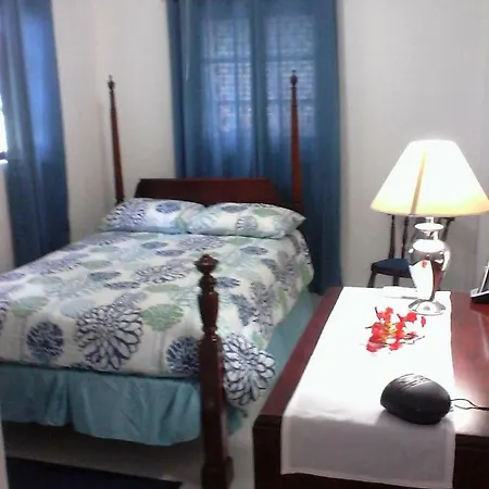 Gillys Dream Apartment Nassau Exterior photo
