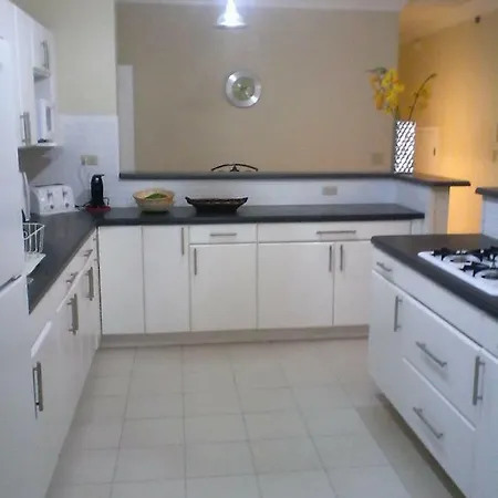 Gillys Dream Apartment Nassau Exterior photo