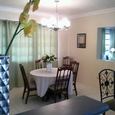Gillys Dream Apartment Nassau Exterior photo